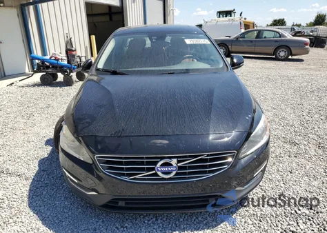 2017 Volvo S60 Premier z USA, uszkodzony, nr VIN LYV402TK7HB195474